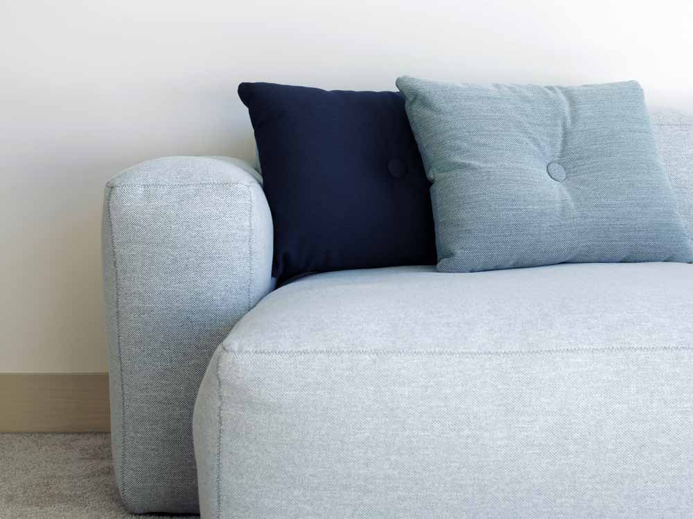 Tips ampuh merawat sofa kesayangan agar selalu awet dan bersih
